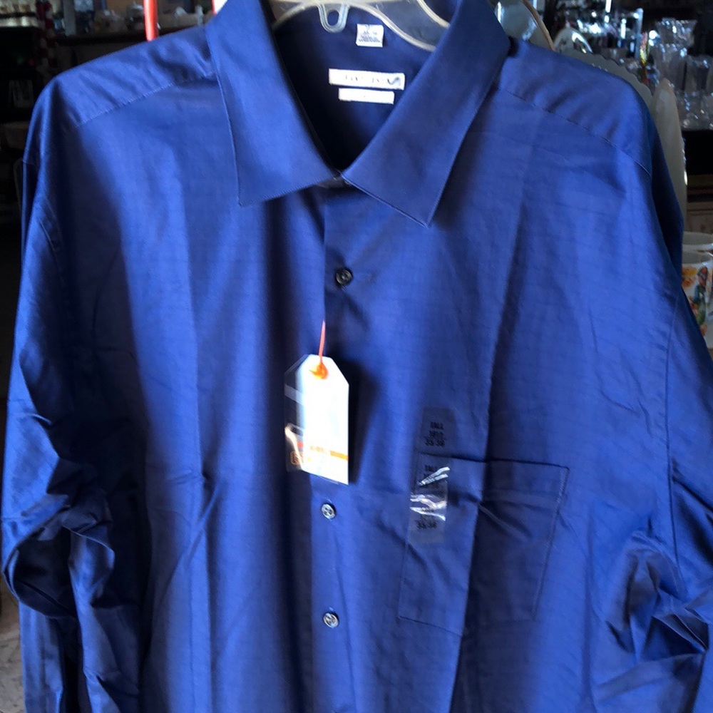 Van Heusen men’s blue long sleeve shirt